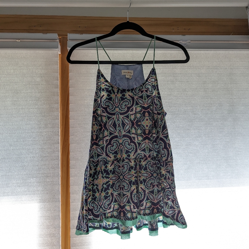 Bright pattern tank